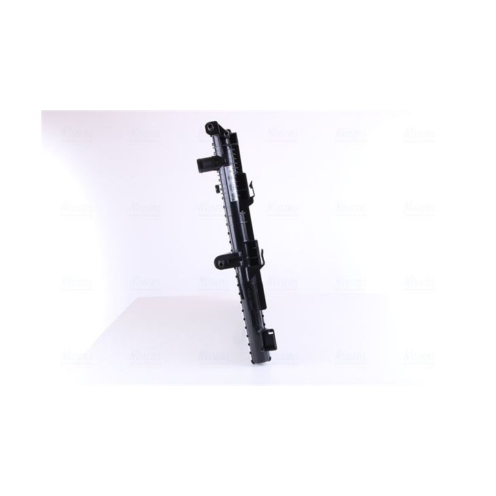 Radiatorius, variklio aušinimas NISSENS 637606