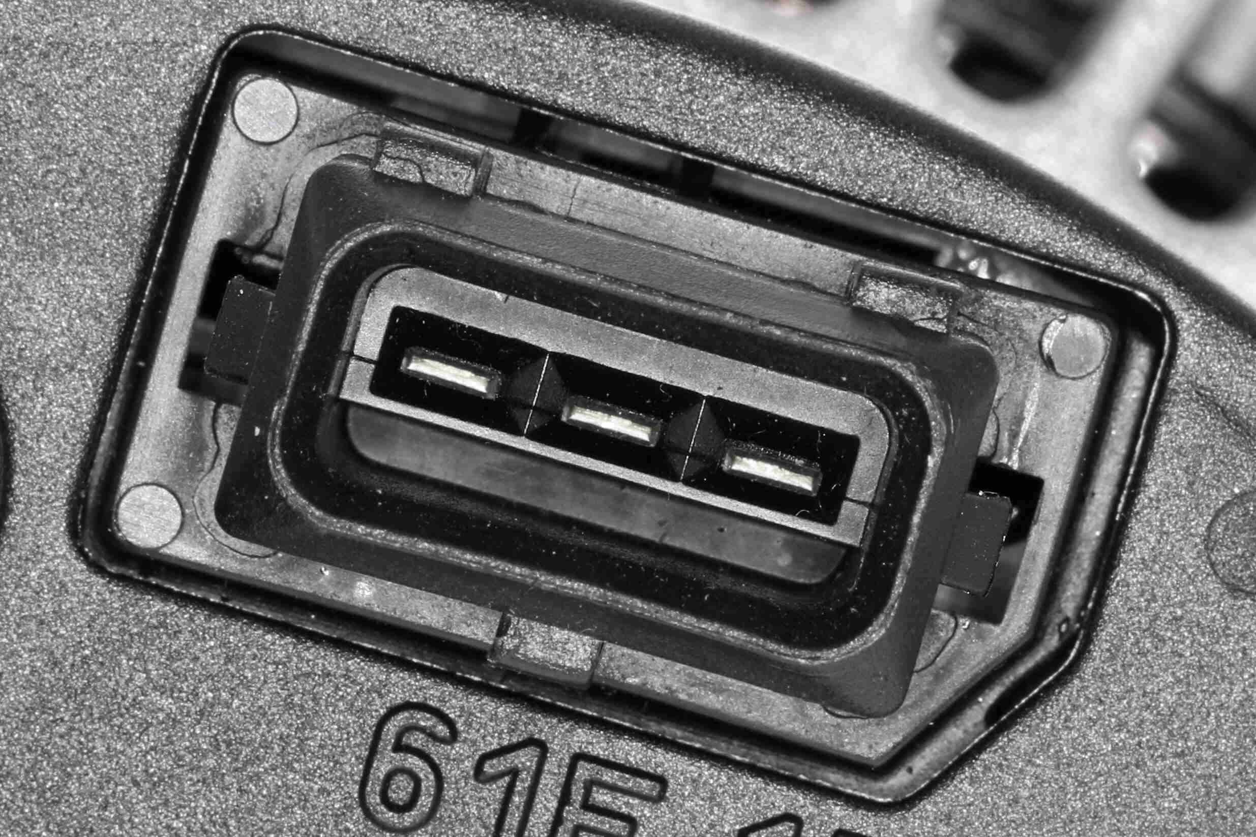 Kintamosios srovės generatorius VEMO V20-13-50019