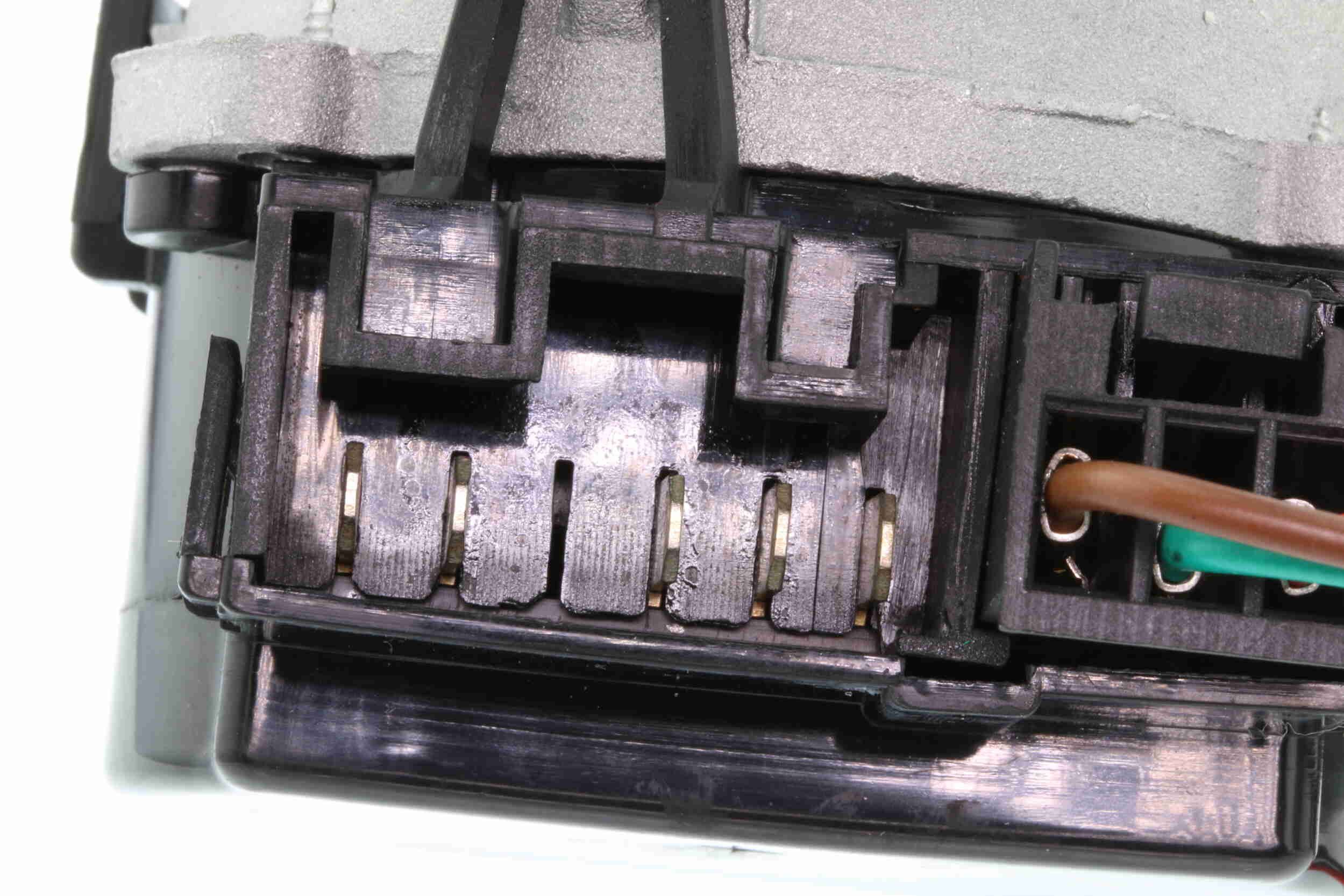 Valytuvo variklis VEMO V24-07-0032