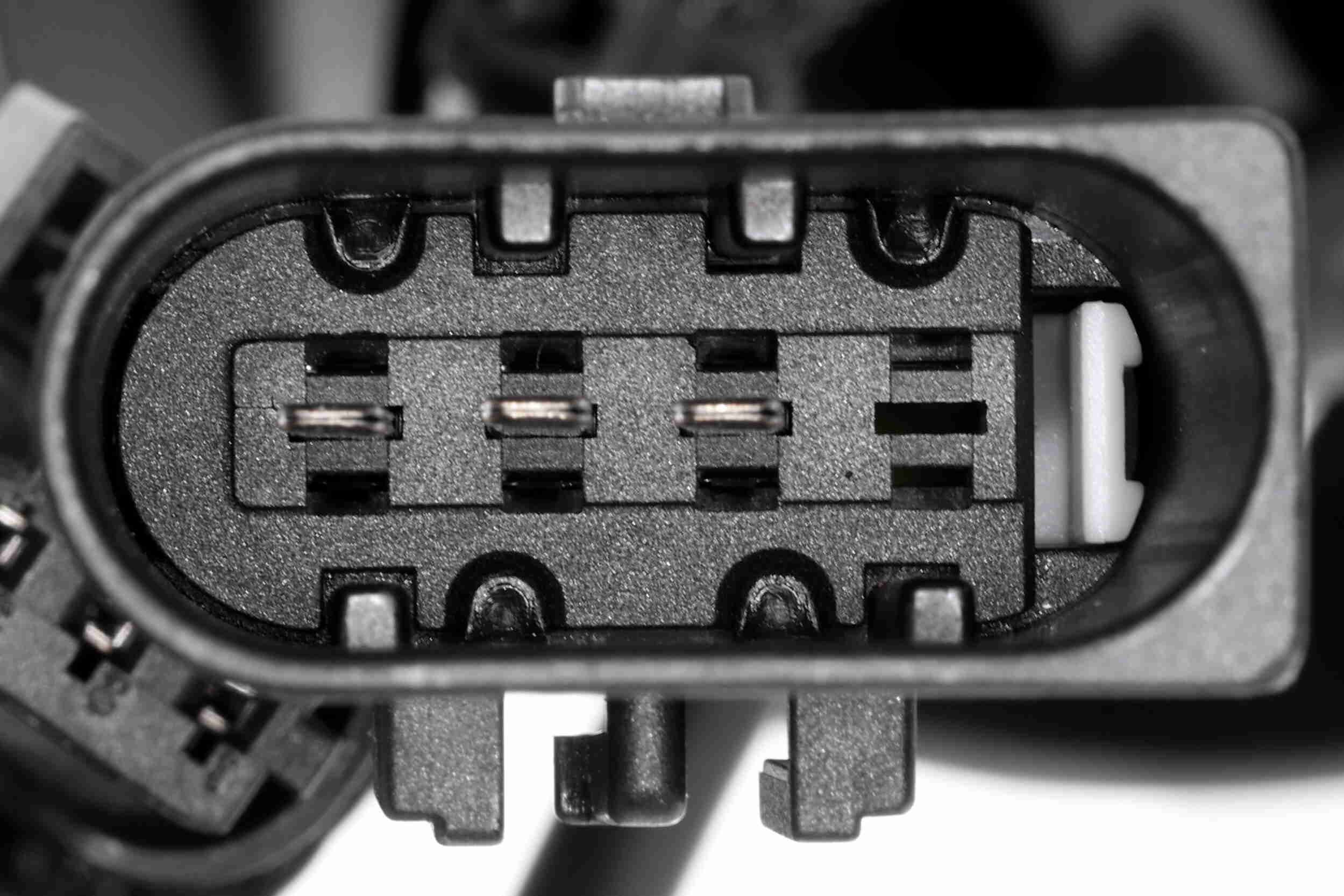 Bako bloko šildymas (urėjos įpurškimas) VEMO V30-68-0005