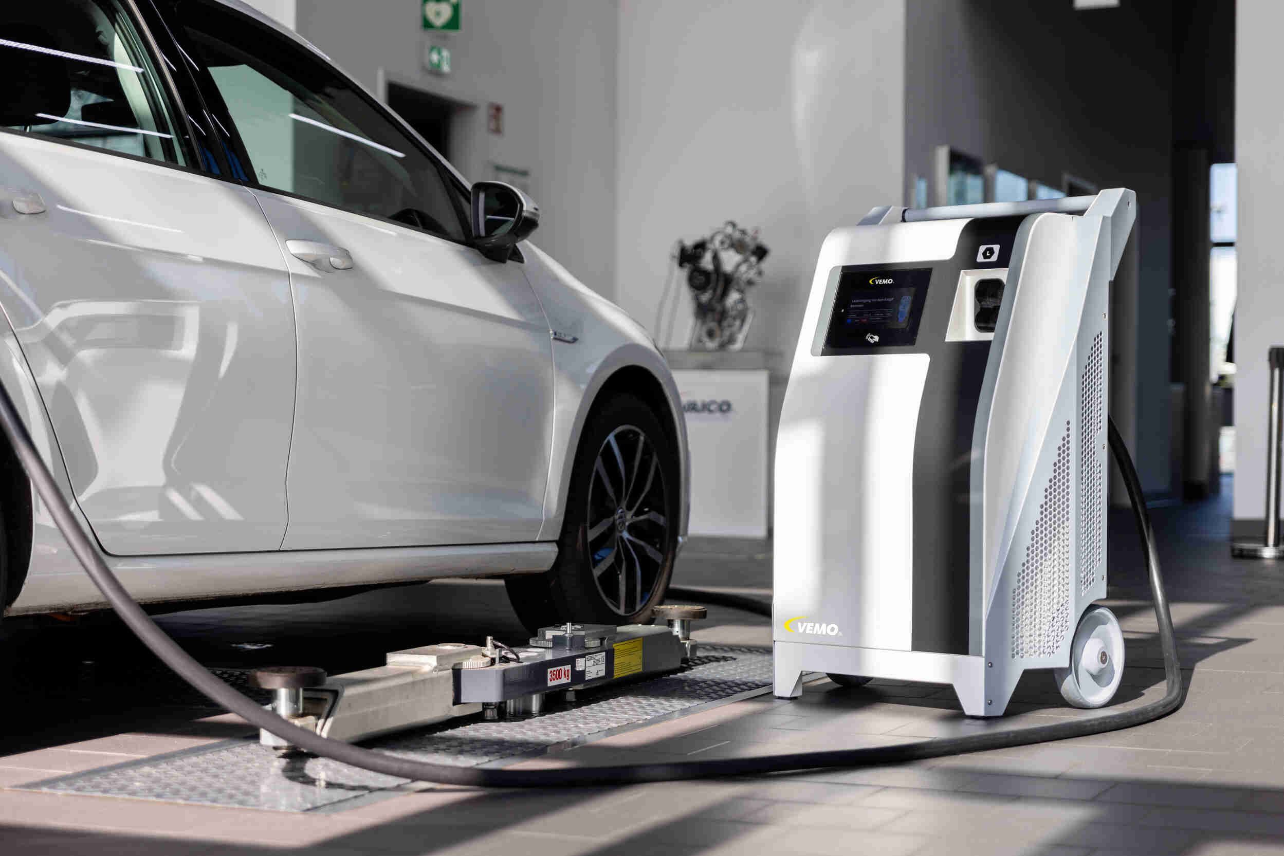 Įkroviklis, traukos baterija VEMO V99-27-0016