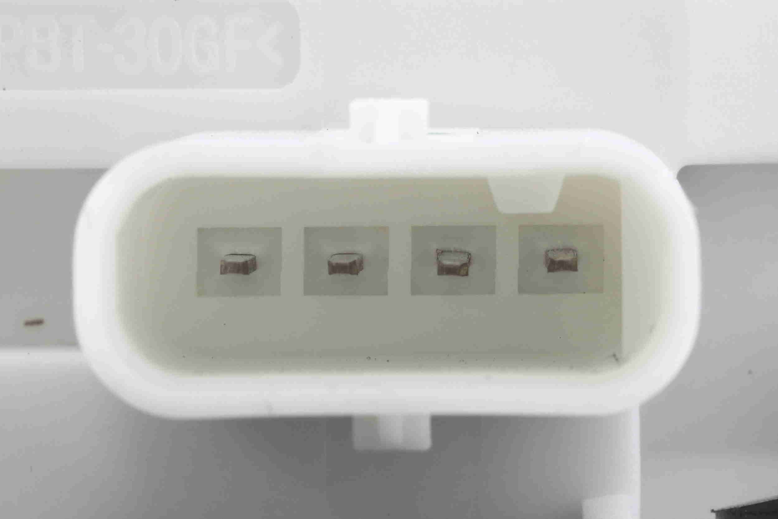 Durų pritraukiklis VEMO V30-85-0033