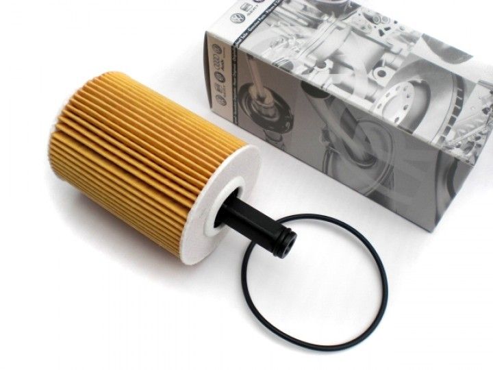 Alyvos filtras originalas 071115562C